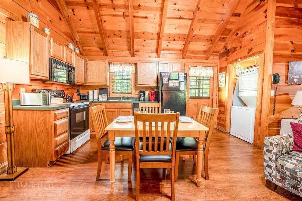 Bean Pot 1 Bedroom Cabin by RedAwning