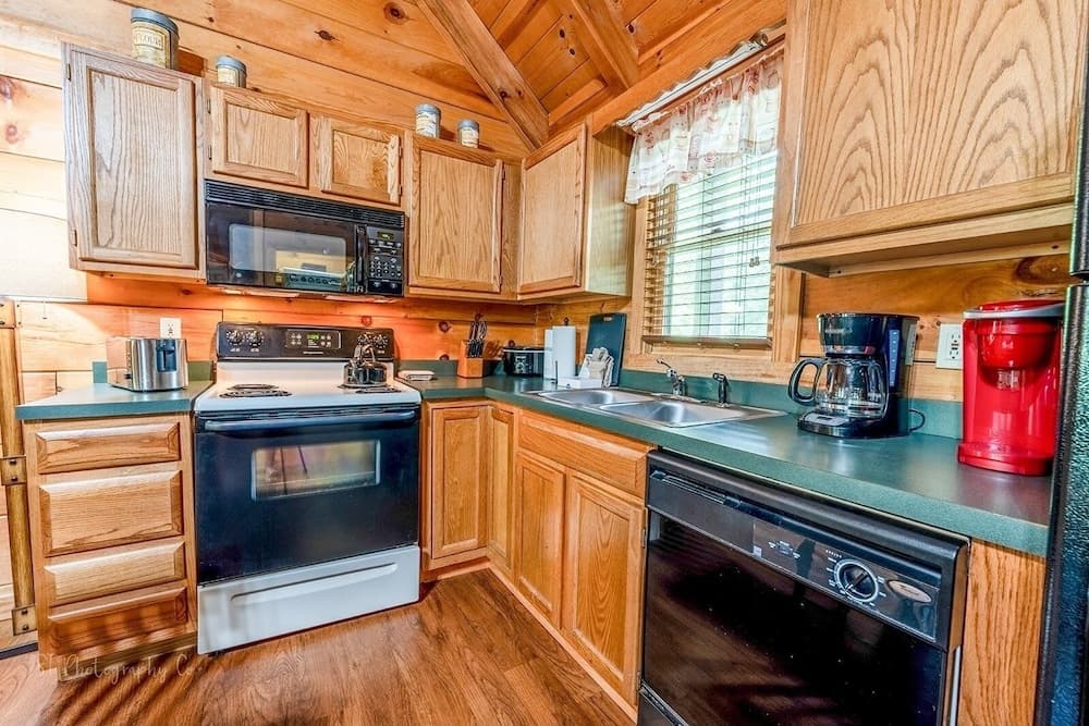 Bean Pot 1 Bedroom Cabin by RedAwning