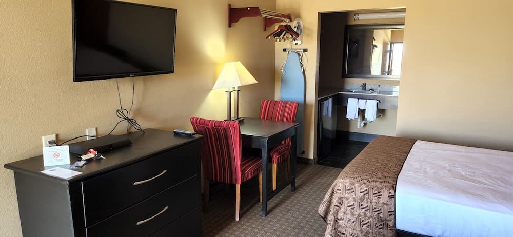 All Seasons Inn & Suites