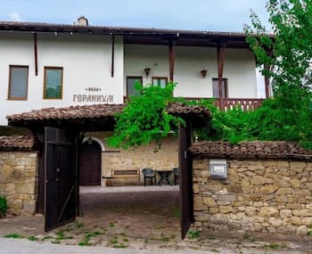 Lovely 5-bed Authentic House in the Arbanasi