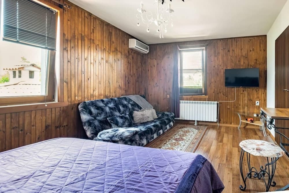 Lovely 5-bed Authentic House in the Arbanasi