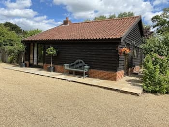 Brundish, Suffolk Barn, 2 Bed Idyllic 6 Acres