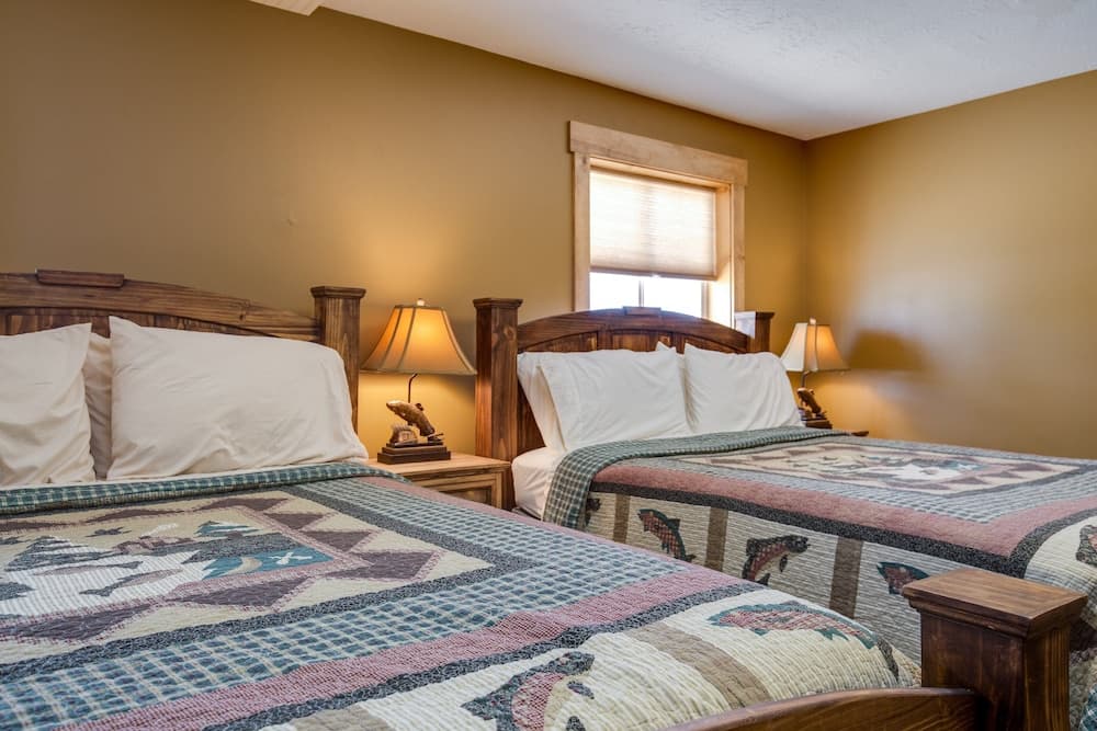 Snake River Roadhouse #4 Big Brown