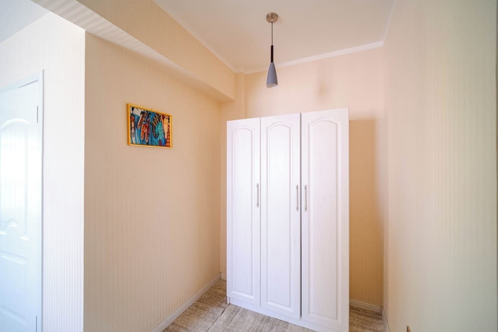 Eagle Town Service Apartment