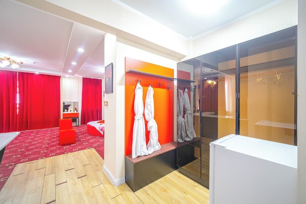 Eagle Town Service Apartment