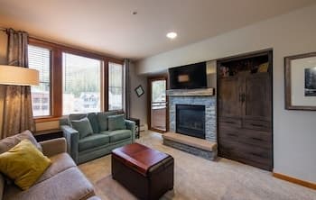 Mountain View Ski-in Ski-out Condo - Zephyr Mountain Lodge Premium-rated 2516