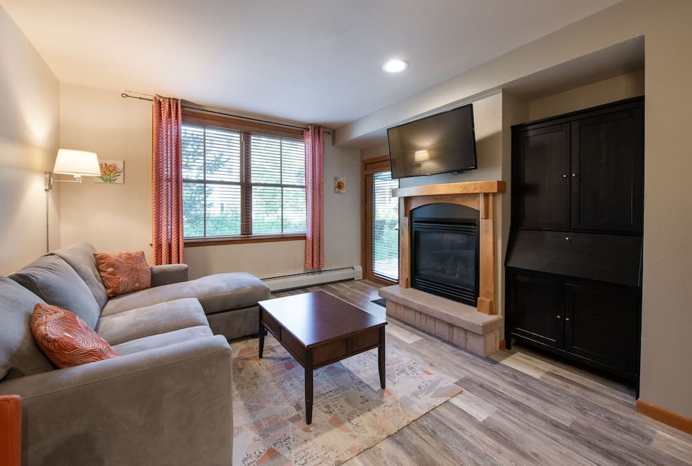 Contemporary Condo Easy Access to Slopes and the Village - Zephyr Mountain Lodge Premium-Rated 1102