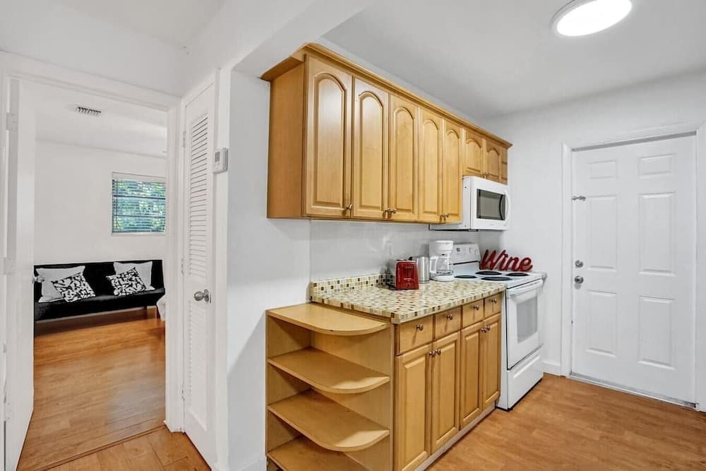 Biscayne Deluxe Unit 2br/2bath Free Parking Garden and BBQ