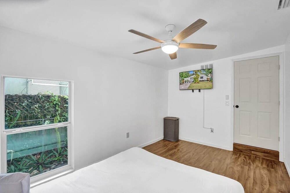 Luxe 3/2 Private Home W/bbq, Gazebo & Free Parking!