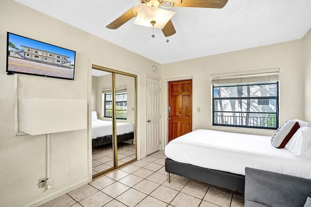 Lovely Studio/bath, Hollywood Beach, Free Parking