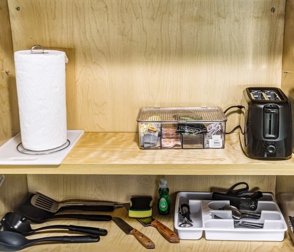 Beautiful Studio/bath, Hallandale Beach, Outdoor Pool, Walking Distance to the Beach & Free Parking!