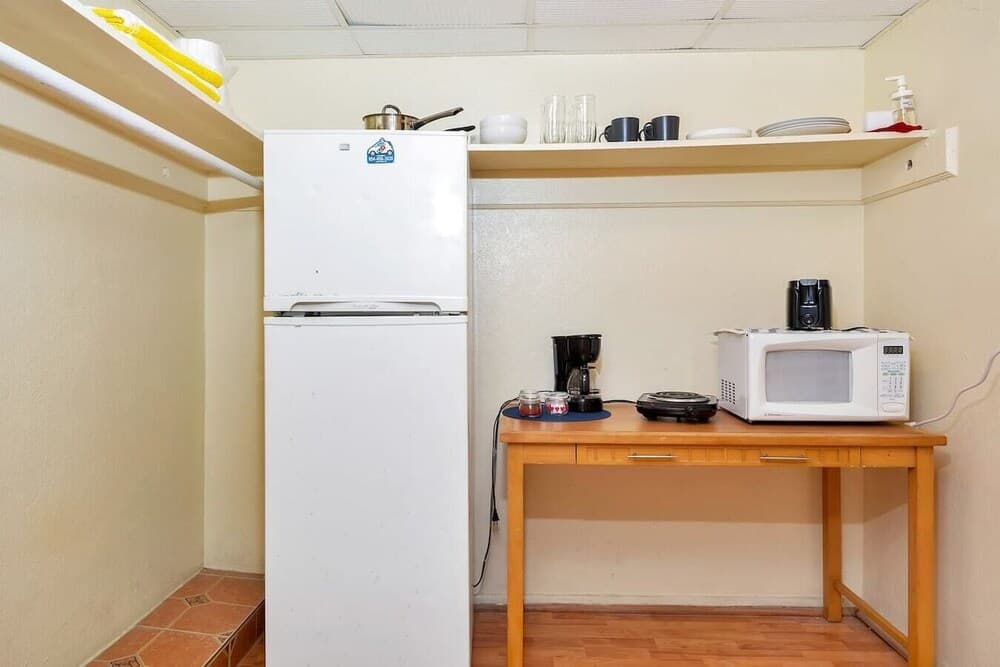 Cozy Studio/1bath, Hallandale Beach, Pool & Free Parking!