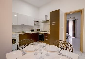 Cosy Apartment Steps From the Promenade