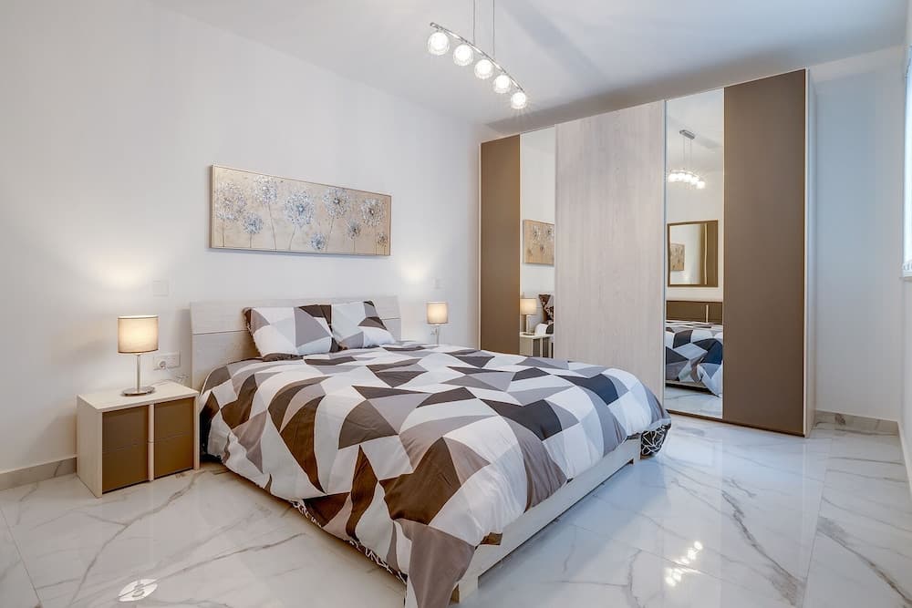 Stylish 2BR Apartment in Central St Julians