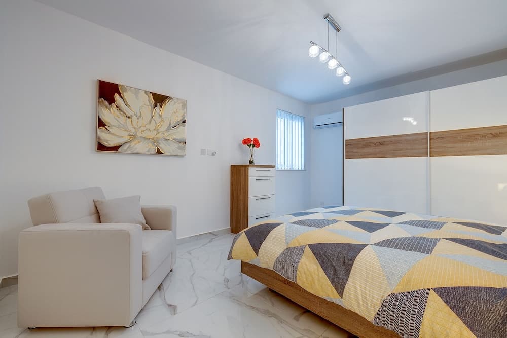 Stylish 2BR Apartment in Central St Julians