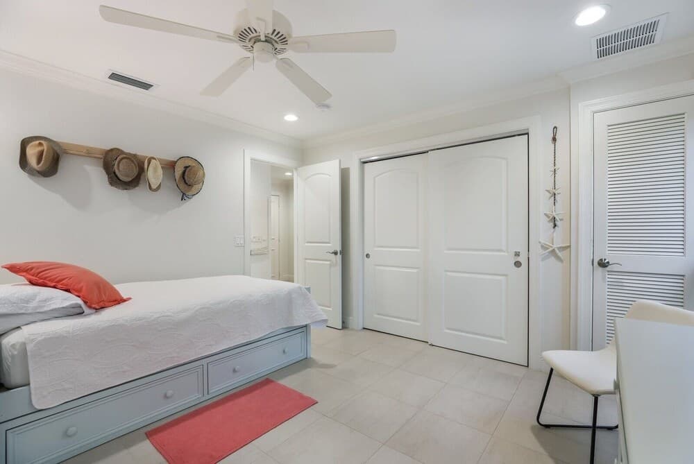 Waters Edge 104s 2 Bedroom Condo by RedAwning