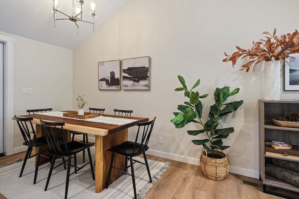 8 Quartz Mountain 3 Bedroom Home by Redawning