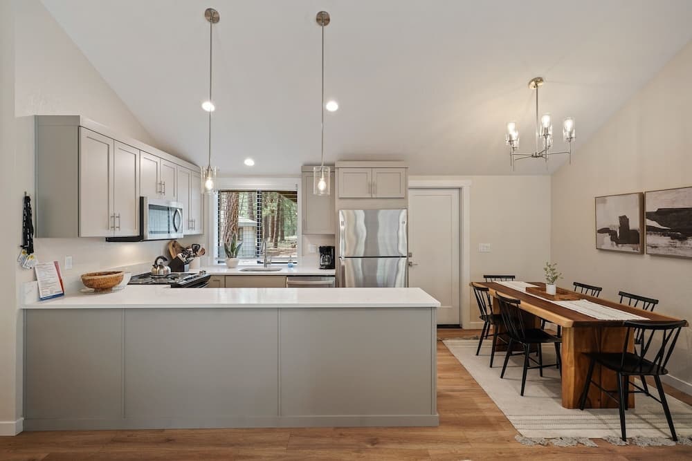 8 Quartz Mountain 3 Bedroom Home by Redawning