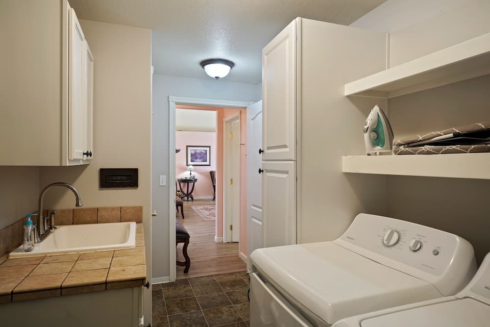 Canyon Cottage 3 Bedroom Home by Redawning