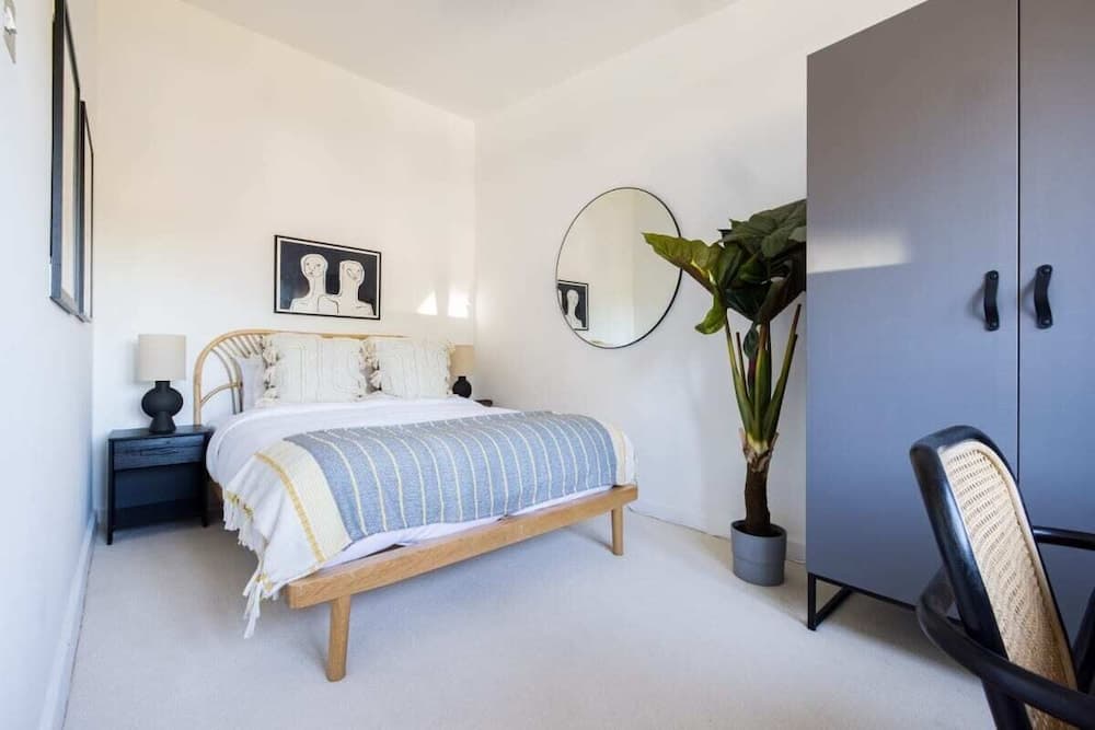 The Shadwell Secret - Contemporary 4bdr House