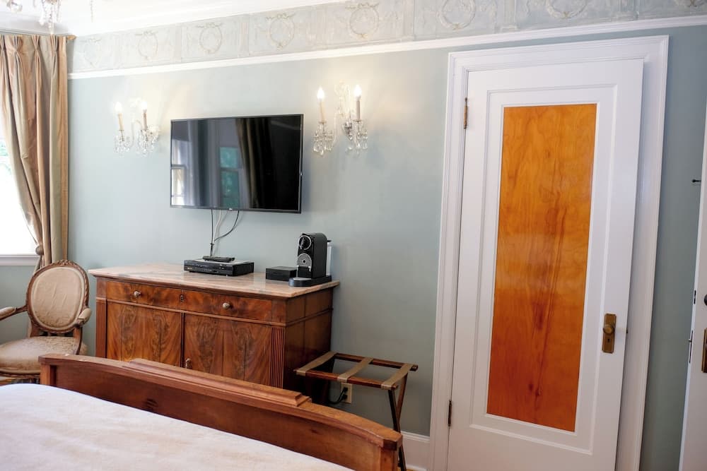 Manoir Chamberland (Adults Only, No Pets)