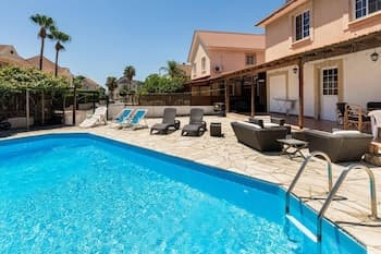 4 Bedroom Villa With Private Pool Near Beach