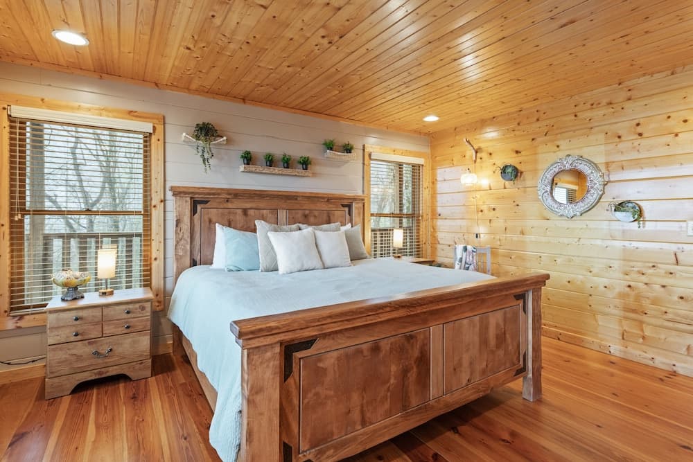 The Real Mccoy Stunning Views w/ Private Hot Tub