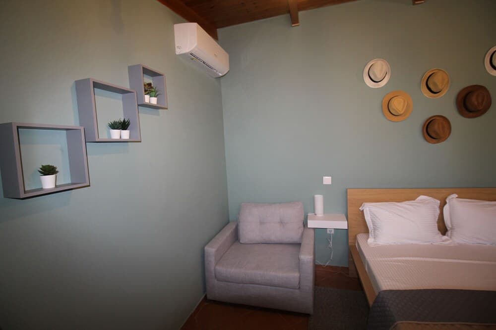 Pikinas Studios near ATH airport