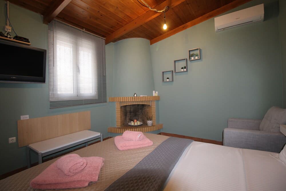 Pikinas Studios near ATH airport