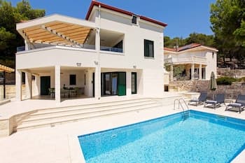 Beachfront villa Senses for 12 in Milna