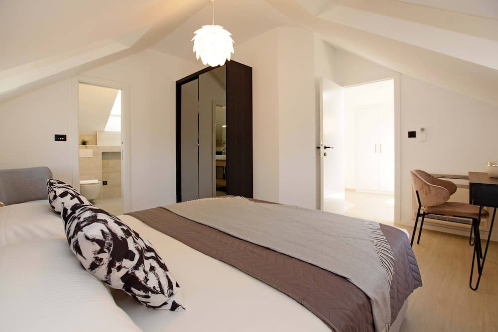 Beachfront villa Senses for 12 in Milna