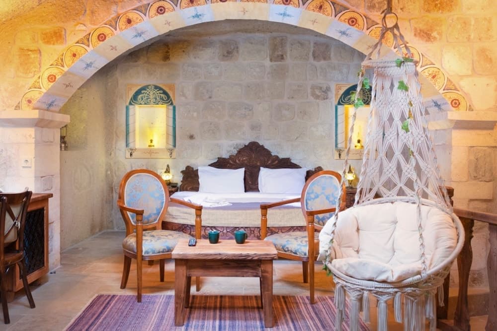 CAPP ROYAL CAVE HOTEL