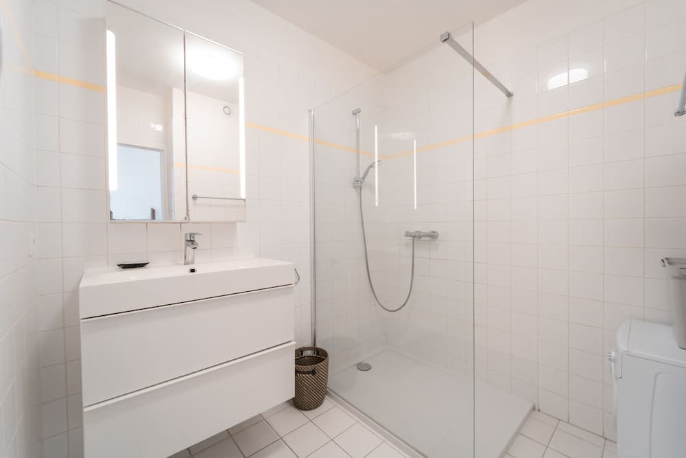 Brussels Pelican Charming