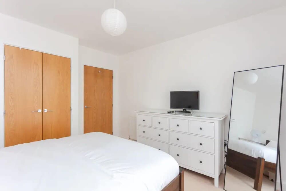 Fantastic 1 Bedroom Apartment in East London With Balcony