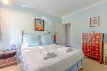 Stylish 2 Bedroom Apartment in Peaceful Richmond