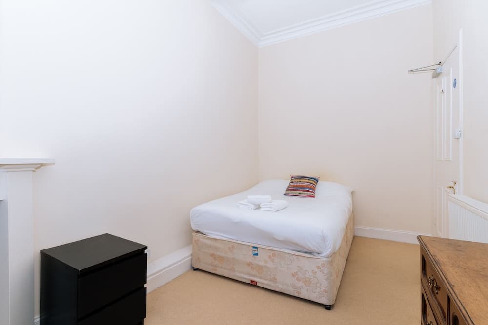 Spacious 4 Bedroom Apartment Near The Meadows/old Town