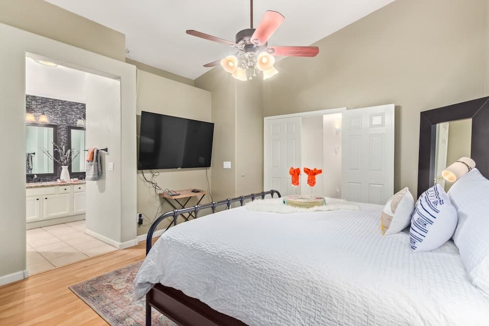 Augusta Chandler 3 Bedroom Home by Redawning