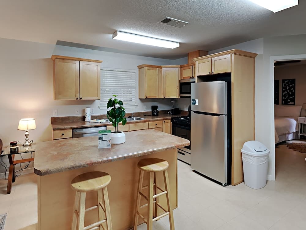 Cozy East Hill Getaway