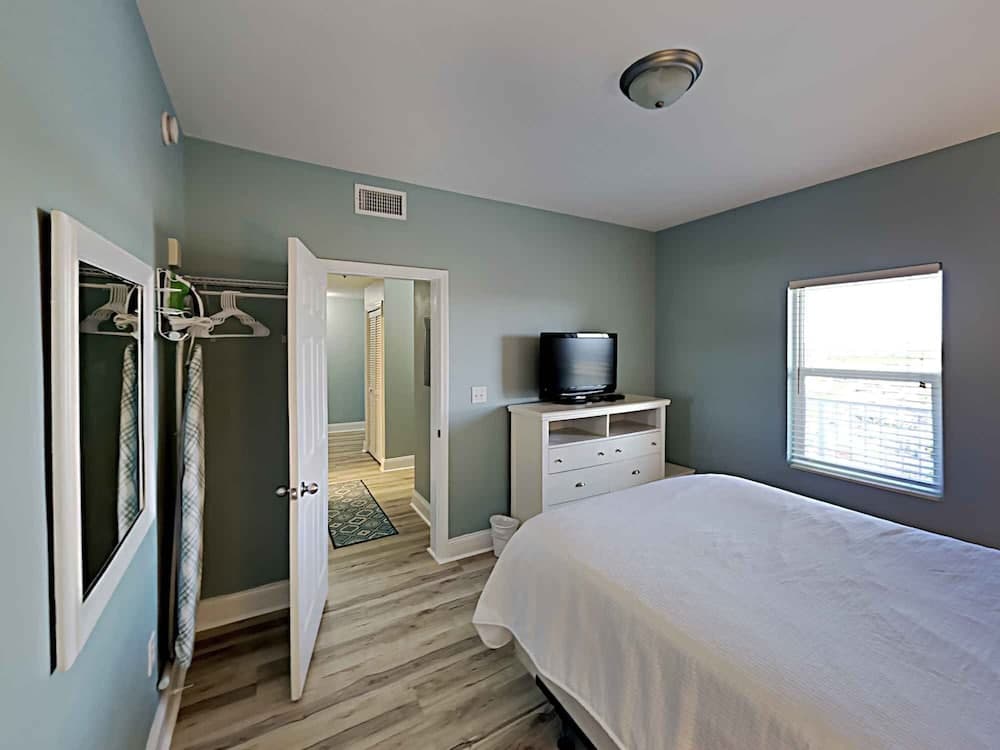 Laketown Wharf #1309 - Hongs Hide-away