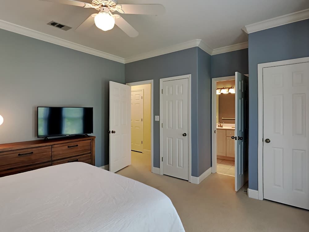 Gulf Place Spires #16b - Relaxation Station