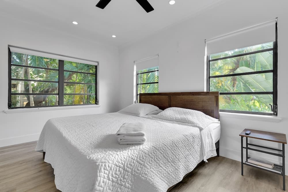 Modern & Fashionable Apartment w/Pool and Garden