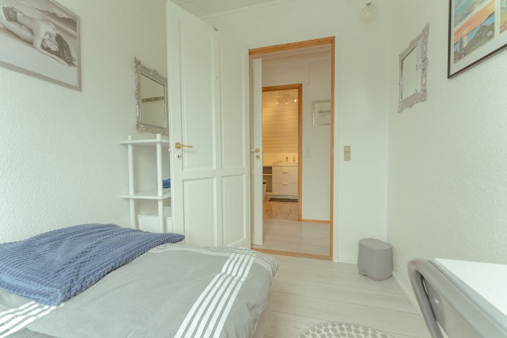 Great 3 BR Loft Apt - Views-Free Parking