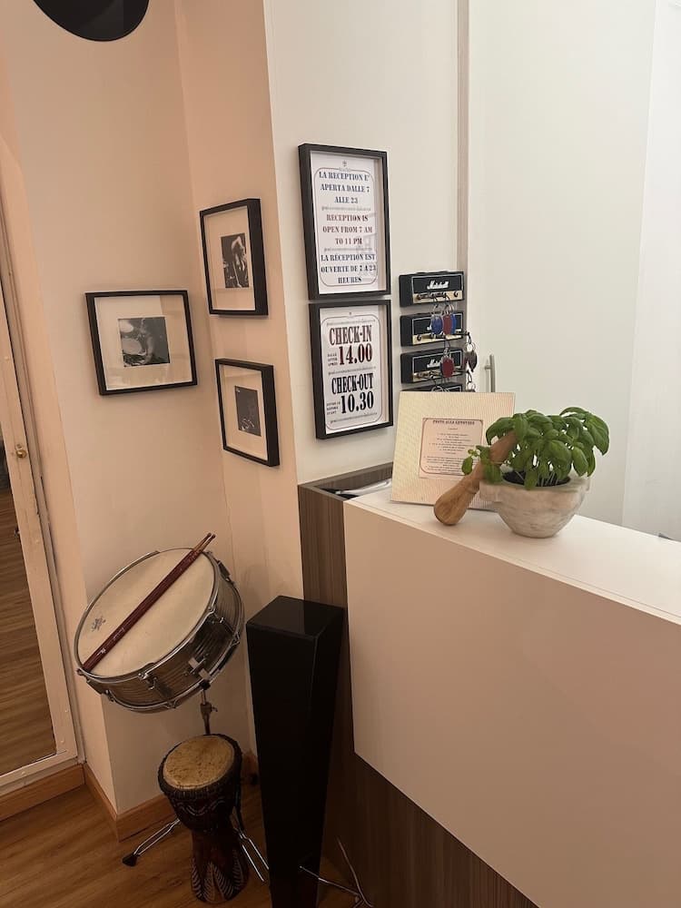 RED AND BLUES MUSIC HOTEL GENOVA