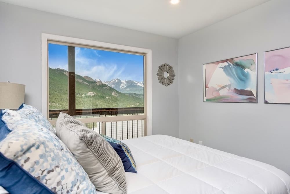 Trails End Vacation Home At Windcliff 3 Bedroom Home by RedAwning