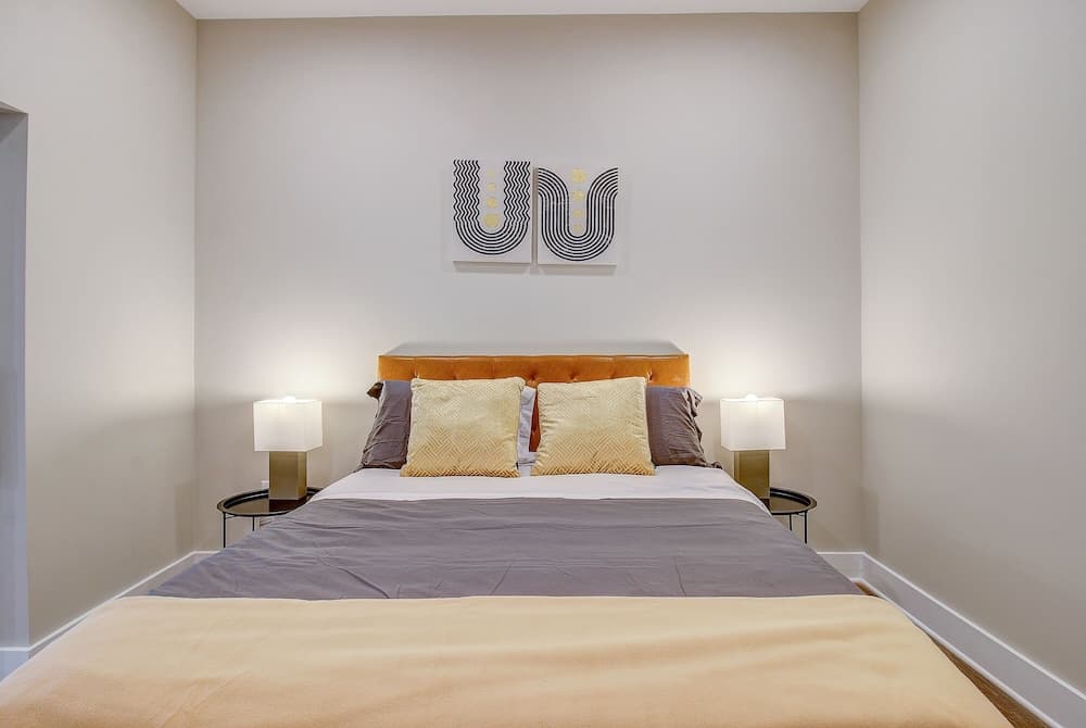 FRONTDESK 500 West Trade Apts Fourth Ward Charlotte