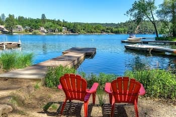 Hart Lake House - Amazing Location 500 Feet to Marina Beach and Pet Friendly The Hart Lake House Makes All Your Lake House Dreams Come True by Redawning