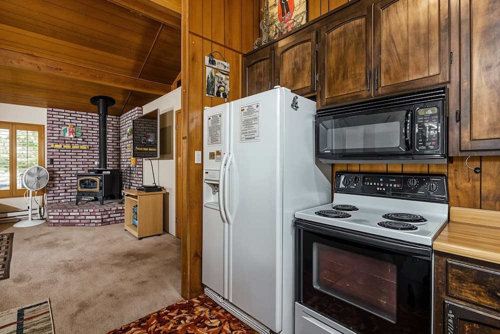 The Hideout - Pet Friendly - The Perfect Spot for a Relaxing Yosemite Vacation by Yosemite Region Resorts