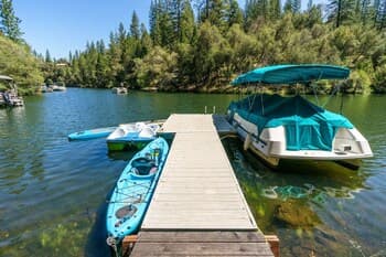 Getaway Cove Chalet - You'll Love Getaway Cove Chalet. Lake Front on Big Creek Cove, Private Dock, Pedal Boat and Paddleboards Included by Redawning