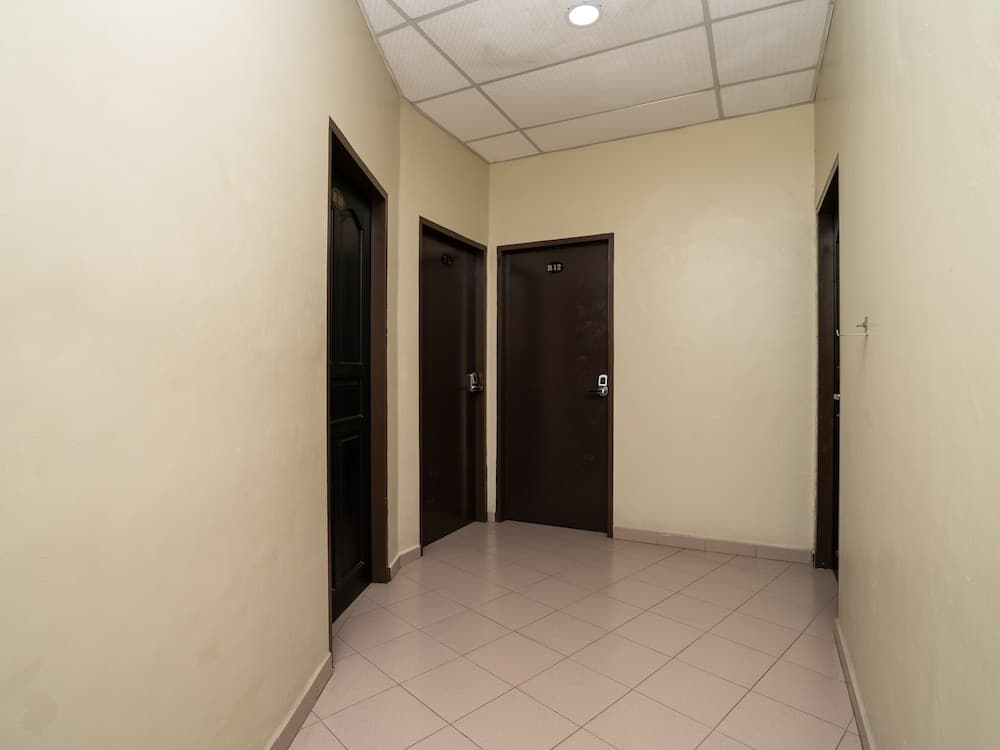 OYO 90585 D Pearl Hotel