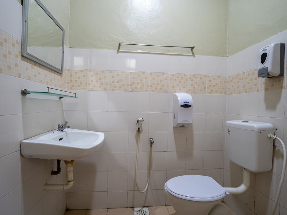 OYO 90585 D Pearl Hotel